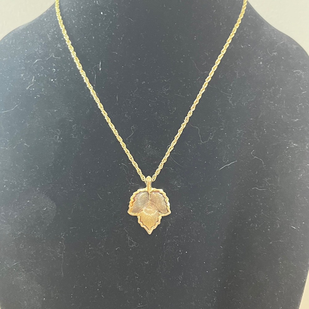 Vtg Gold Tone Leaf Pendant Necklace Rope Chain Nature Inspired 18 Inch